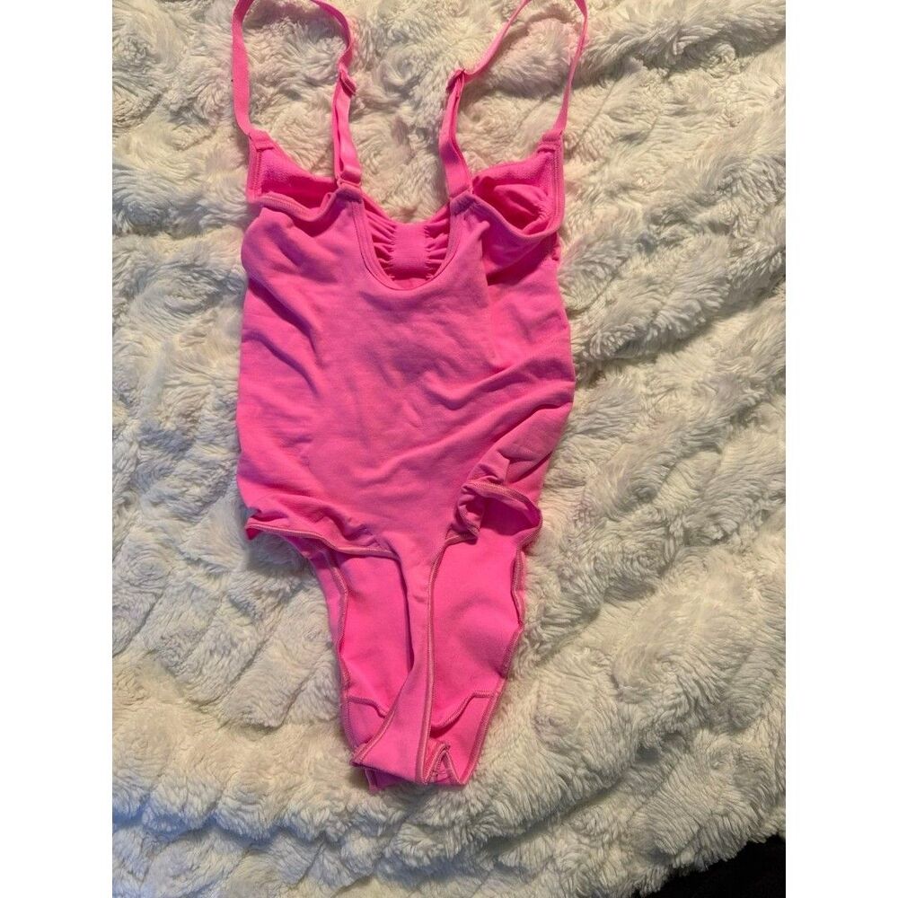 Skims pink seamless sculpting thong bodysuit - Picture 5 of 6